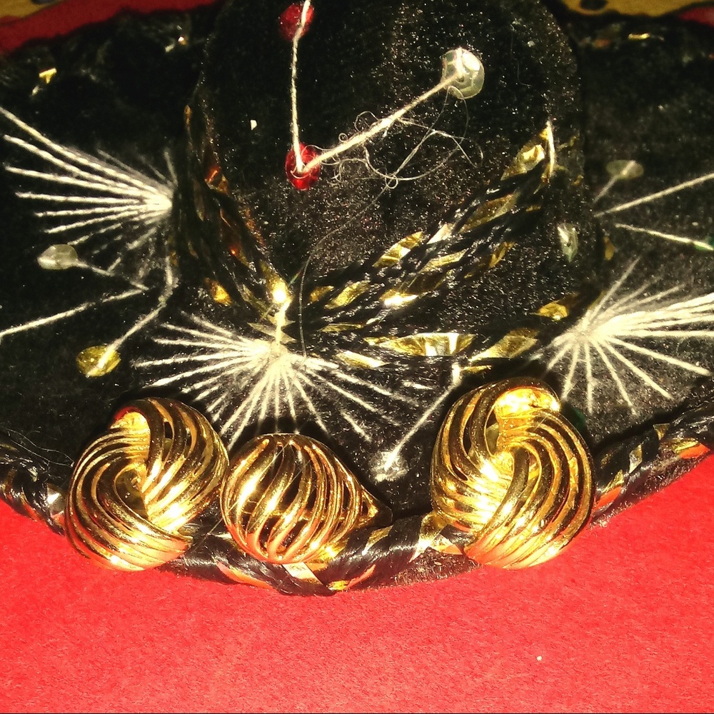 🌞  🌞   Round Robin Wave of two earrings & ring